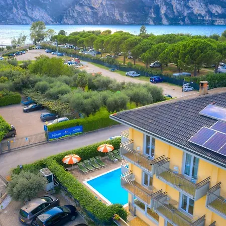 Roma Hotel 2*